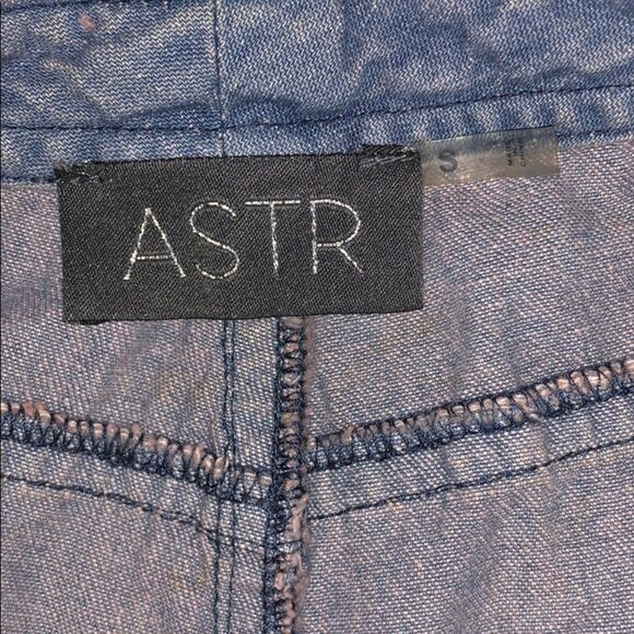 ASTR Studded Denim Shorts - Picture 8 of 8